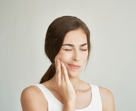 Opryszczkowe zapalenie jamy ustnej – objawy, przyczyny, leczenie