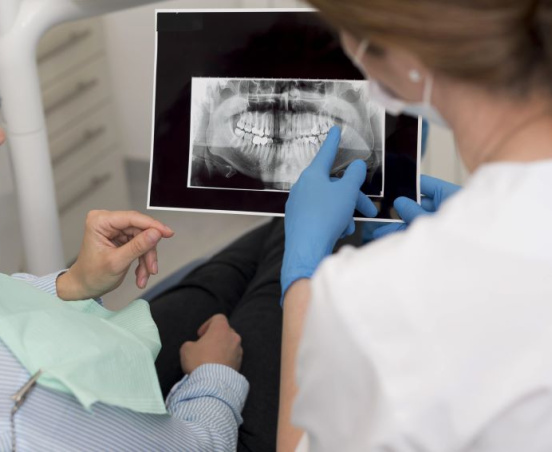 Resekcja zęba – na czym polega? Wskazania i przebieg
